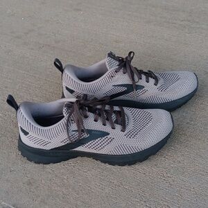 Brooks Revel 5 Gray and Black Sneakers